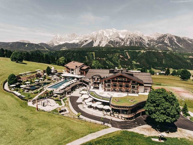 Gemeinsame Auszeit mit Hund im Hotel Schwaigerhof – hundefreundlicher Urlaub in Schladming-Dachstein mit viel Raum zum Entspannen Gemeinsame Auszeit mit Hund im Hotel Schwaigerhof – hundefreundlicher Urlaub in Schladming-Dachstein mit viel Raum zum Entspannen