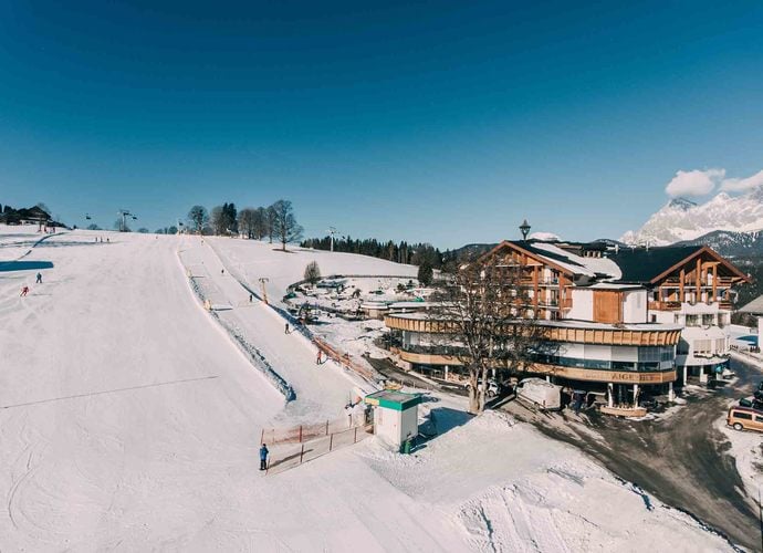 Familienhotel Schwaigerhof direkt an der Skipiste mit Bergblick in Österreich